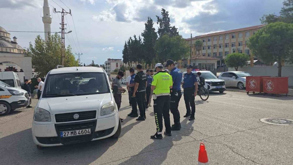 Gaziantep&rsquo;te okul &ccedil;evrelerinde asayiş uygulaması yapıldı
