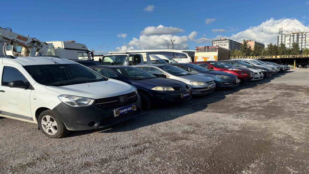 İstanbul&rsquo;da 3 il&ccedil;ede oto hırsızlığı yapan ş&uuml;pheliler yakalandı
