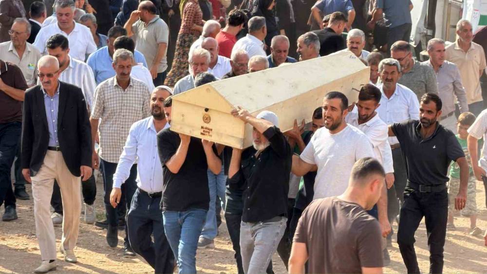 Mardin&rsquo;de tarlada &ouml;l&uuml; bulunan &ccedil;ocuğun cenazesi defnedildi
