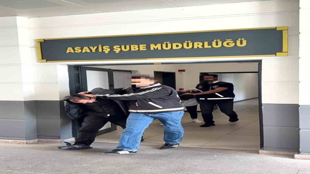 İş g&ouml;r&uuml;şmesi bahanesiyle a&ccedil;tırdıkları hesaplardan kredi &ccedil;ekip, paraları kendi hesaplarına aktardılar
