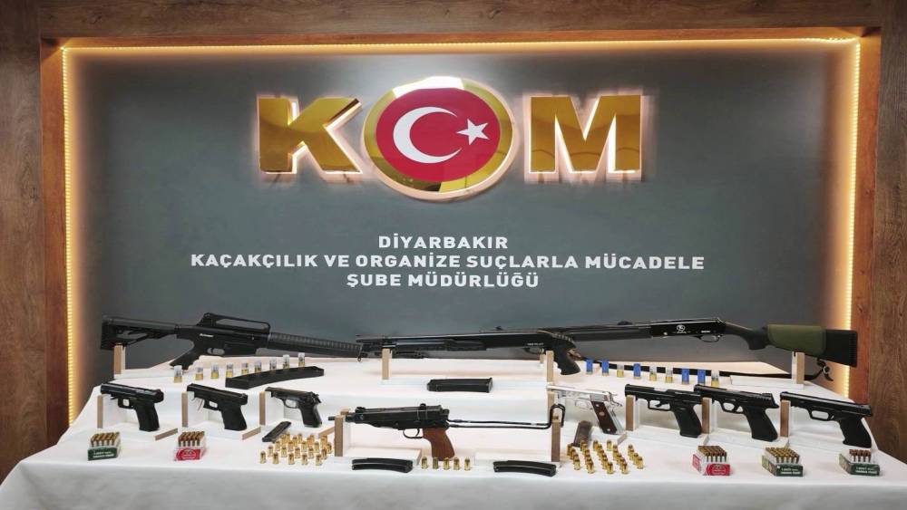 Diyarbakır&rsquo;da silah ka&ccedil;ak&ccedil;ılığı operasyonu: 13 kişi yakalandı
