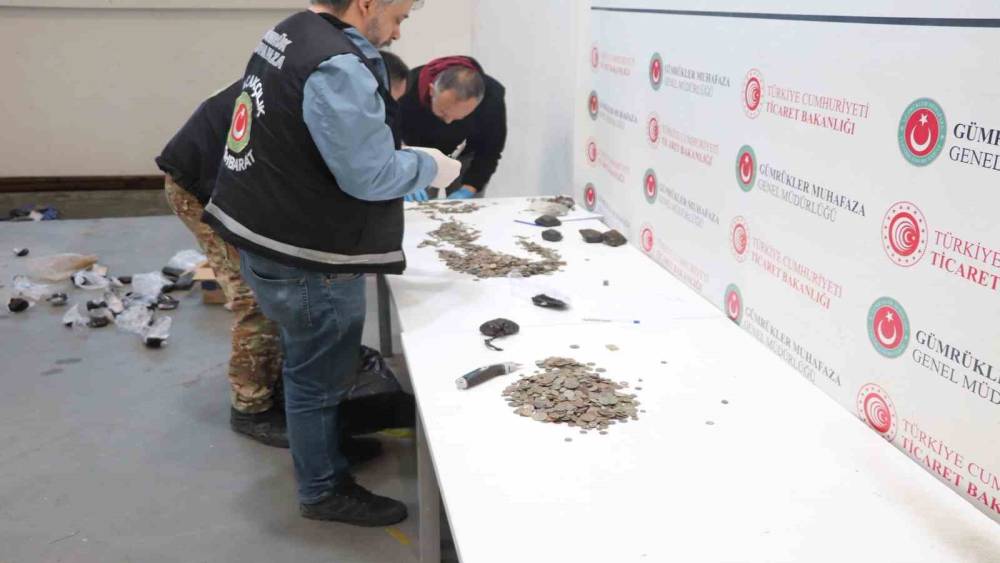 Edirne&rsquo;deki g&uuml;mr&uuml;k kapılarında 7 bin 160 par&ccedil;a tarihi eser ele ge&ccedil;irildi
