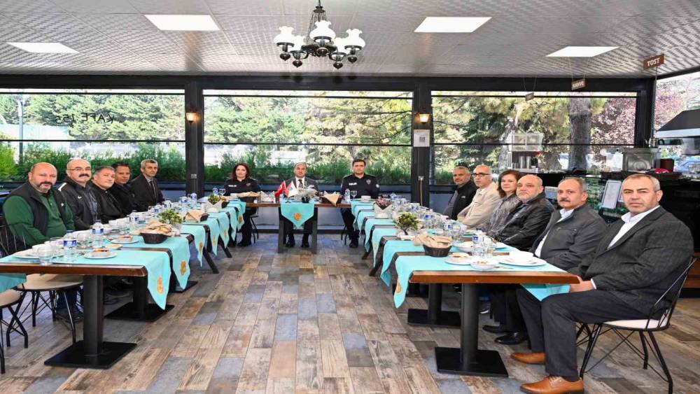 Emniyetin emektarlarıyla vefa ve teşekk&uuml;r buluşması
