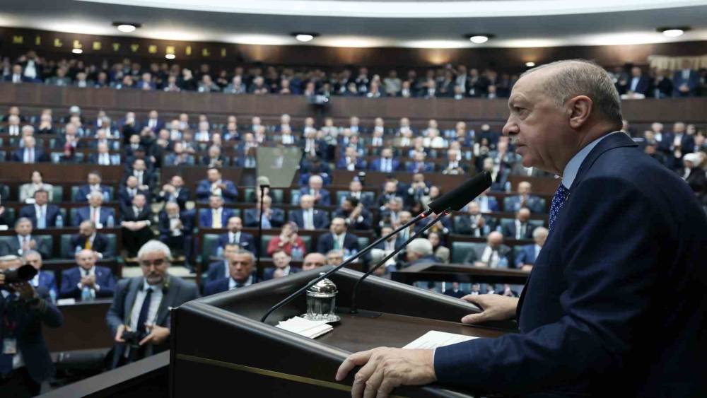 Cumhurbaşkanı Recep Tayyip Erdoğan: "T&uuml;rkiye olarak ihtiya&ccedil; duyulduğu her aşamada Suriye&rsquo;nin yanında olmaya devam ediyor, Suriye halkının refah ve huzuru i&ccedil;in &uuml;zerime d&uuml;şen sorumluluğu yerine getirmeye &ccedil;alışıyoruz."
