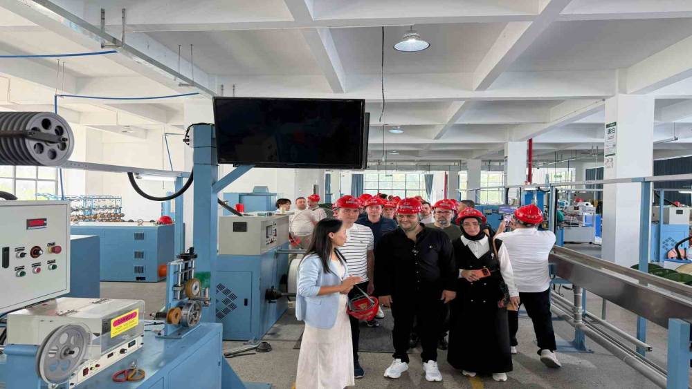 DTO heyeti &Ccedil;in&rsquo;de kablo fabrikasını inceledi
