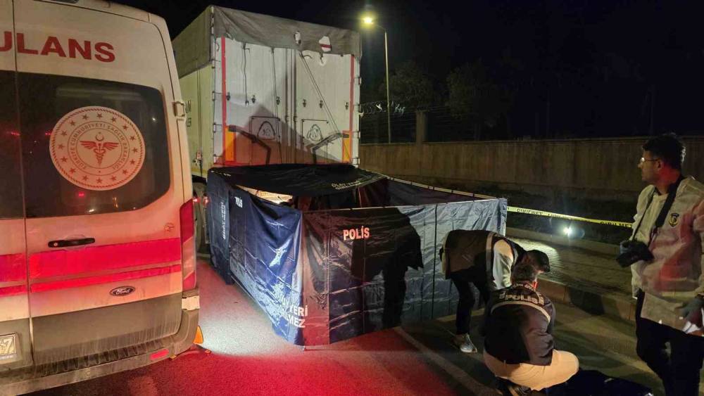 Feci kazada motokurye hayatını kaybetti
