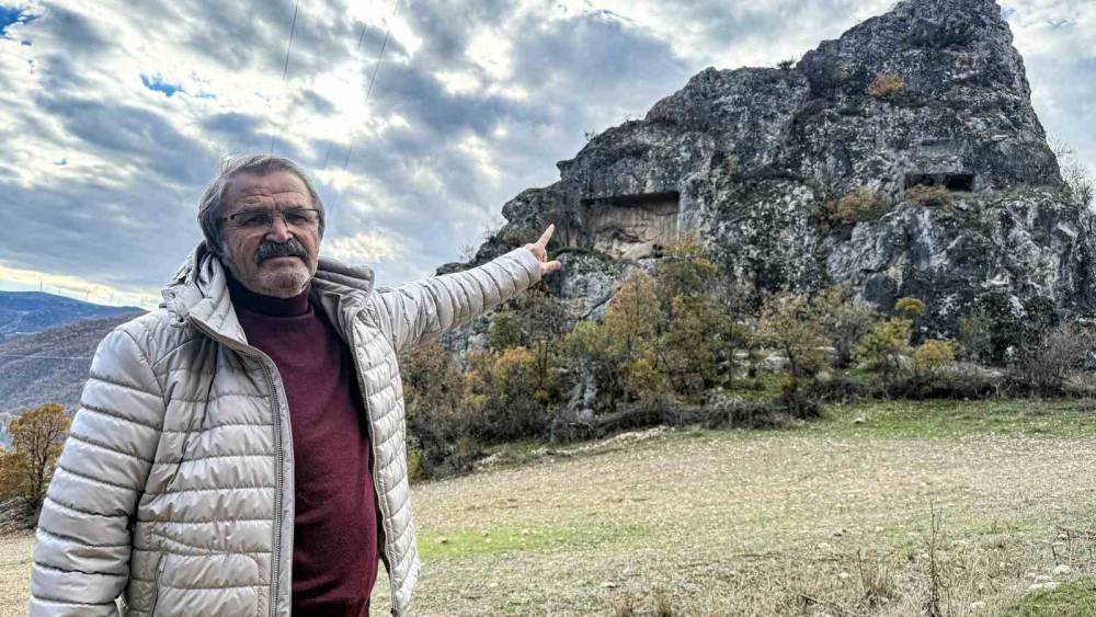 Yalnızlığa terk edilen 2 bin yıllık kale ve kaya mezarlar turizme kazandırılmayı bekliyor
