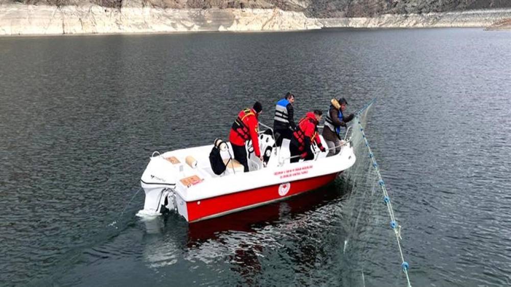 Tekne ile ka&ccedil;ak avcılara denetim
