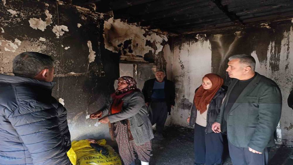 Niğde&rsquo;de yangın &ccedil;ıkan evde inceleme yapıldı
