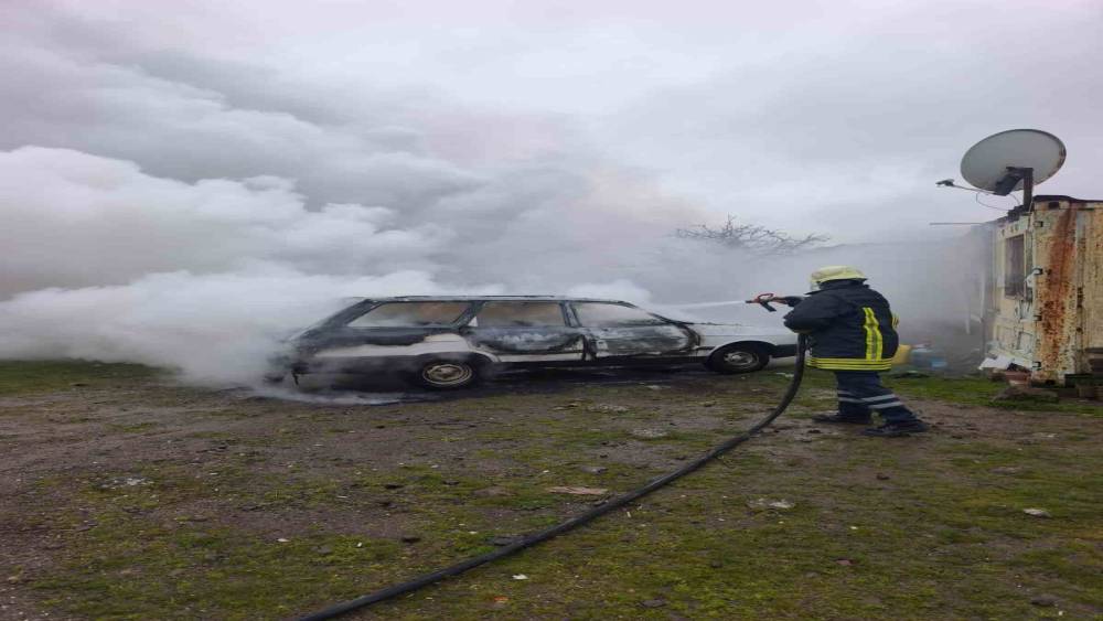 Ayvacık&rsquo;ta ara&ccedil; yangını
