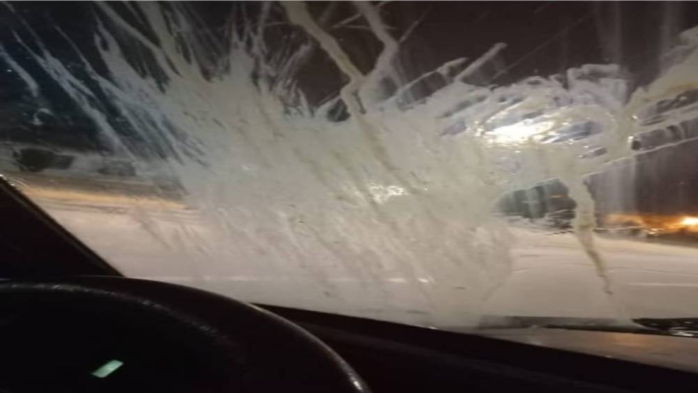 Ara&ccedil;lara ve binalara yumurta frlatan &ccedil;ocuklar vatandaşı rahatsız ediyor
