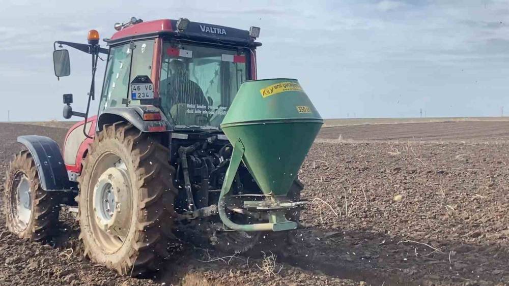 Adilcevaz&rsquo;da arpa ekimine başlandı
