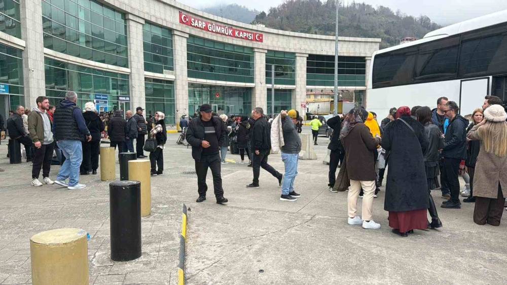 Sarp Sınır Kapısı&rsquo;nda bayram tatili yoğunluğu

