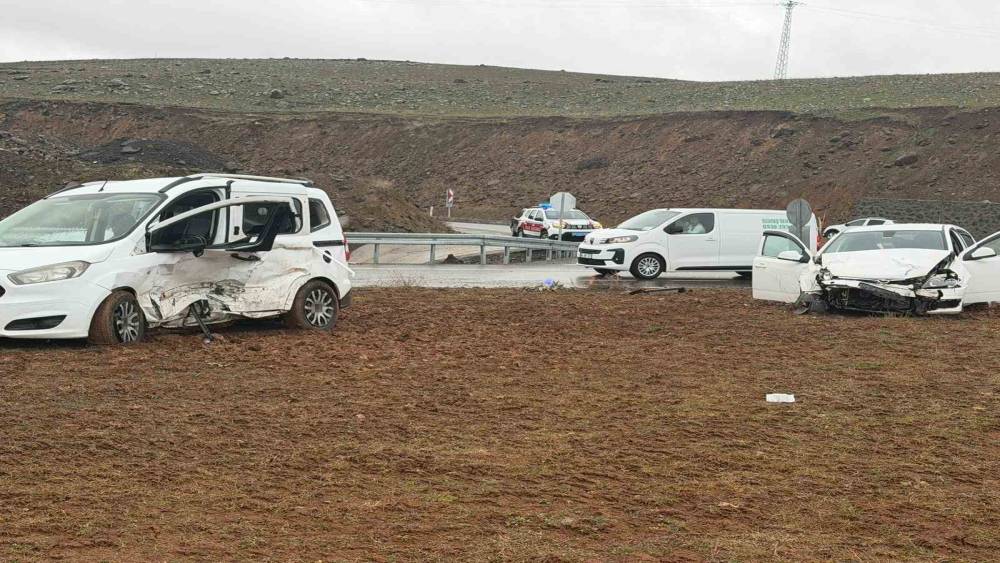 Bing&ouml;l&rsquo;de trafik kazası: 12 yaralı
