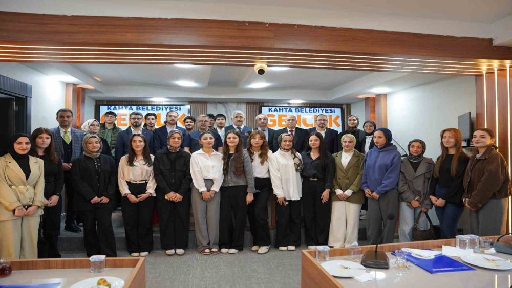 Kahta&rsquo;da gen&ccedil;lik vizyonu masaya yatırıldı
