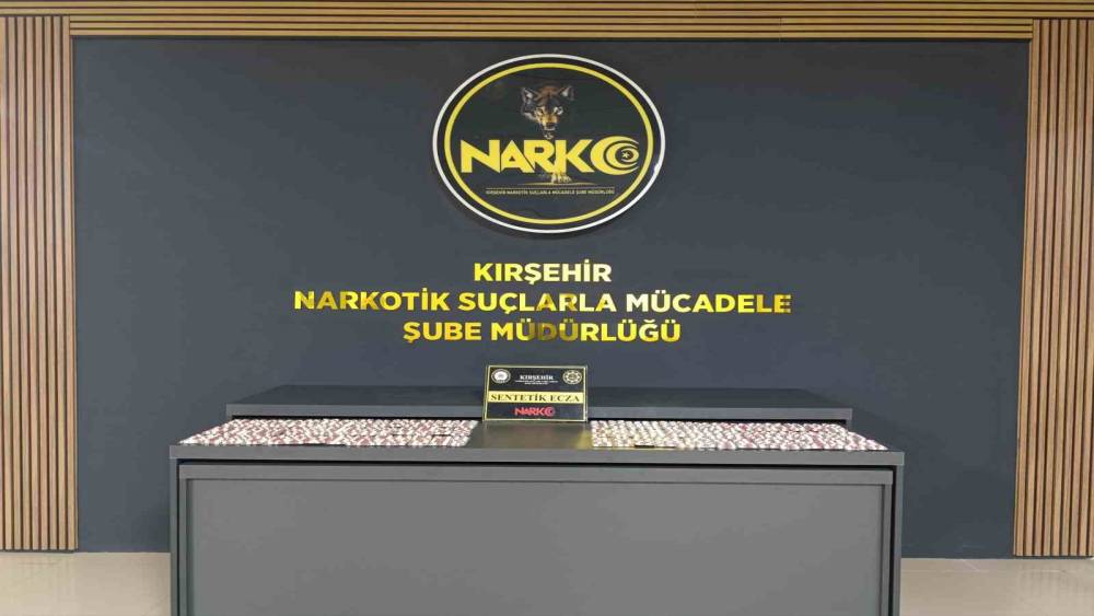 Yolcu otob&uuml;s&uuml;nde uyuşturucu operasyonu: 2 tutuklama
