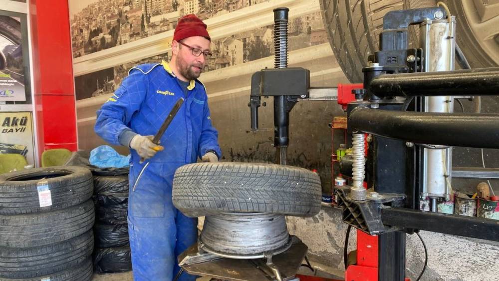 Kış lastiği zorunluluğu sona erdi, s&uuml;r&uuml;c&uuml;ler yaz lastiğine y&ouml;neldi
