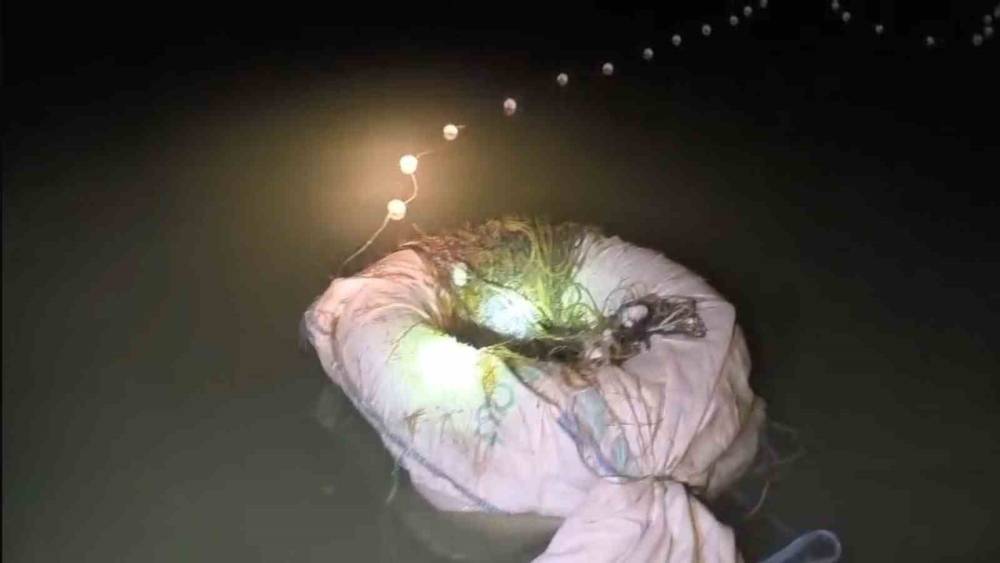 Eğirdir ve Kovada g&ouml;llerinde ka&ccedil;ak avcılara y&ouml;nelik denetimlerde 800 metre ağ ele ge&ccedil;irildi
