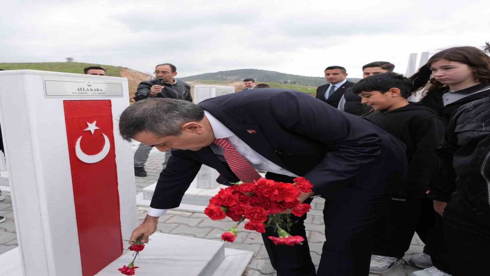 Bakan Tekin: "İ&ccedil;işleri Bakanlığımız, b&uuml;t&uuml;n okullarımızda &ccedil;ocuklarımızın g&uuml;venli bir bi&ccedil;imde eğitimlerine devam etmesi i&ccedil;in &ccedil;alışmalarını devam ettiriyor"

