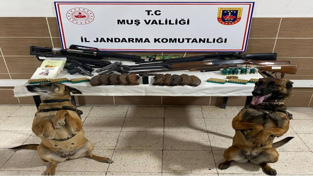 Muş&rsquo;ta silah ve m&uuml;himmat ele ge&ccedil;irildi
