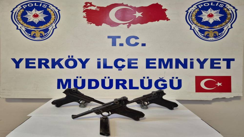 Yozgat&rsquo;ta 2 ş&uuml;phelinin &uuml;zerinde asırlık 3 tabanca ele ge&ccedil;irildi
