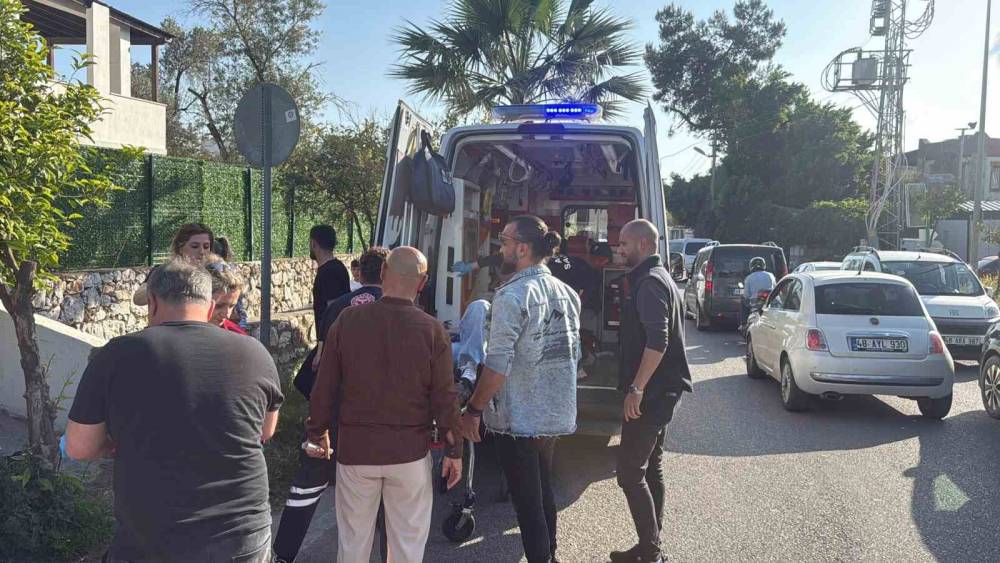 İşten d&ouml;nen kadına bah&ccedil;ede bı&ccedil;aklı saldırı
