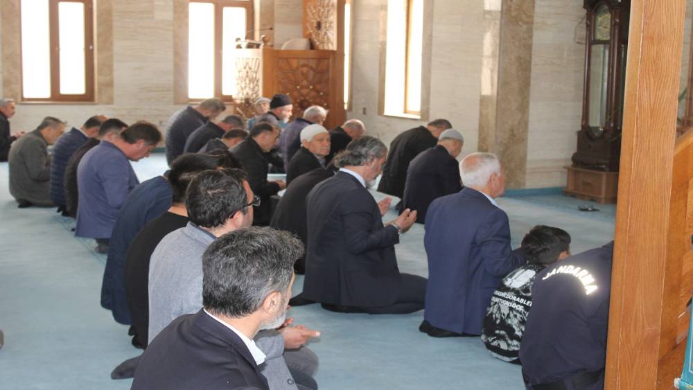 Ayla Kara ve &ouml;ğrencileri Kula&rsquo;da dualarla anıldı
