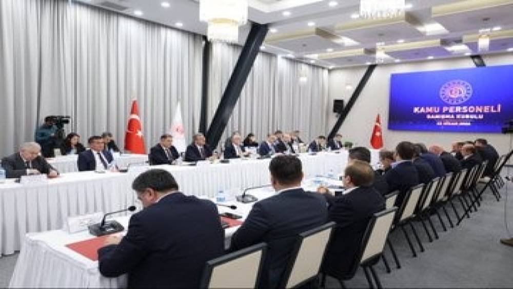 Memur-Sen: "4688 sayılı Kanun; kamu g&ouml;revlilerinin y&uuml;k&uuml;n&uuml; ve emeğin karşılığını taşımakta yetersiz kalmaktadır"
