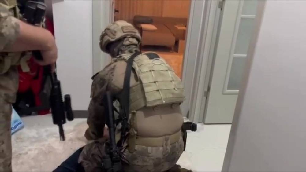 &Ouml;zel harekat destekli operasyonda firarinin evine ko&ccedil;başıyla girildi
