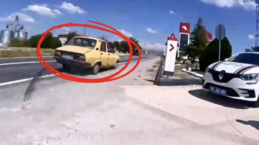 &rsquo;Dur&rsquo; ihtarına uymayan s&uuml;r&uuml;c&uuml;ye, bindiği aracın 2 katı ceza kesildi
