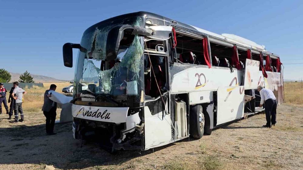 K&uuml;tahya&rsquo;daki otob&uuml;s kazasında 25 yaralı taburcu edildi
