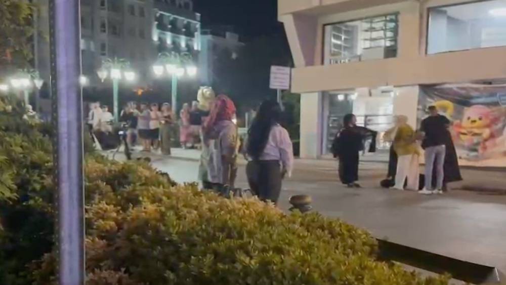 Eskişehir&rsquo;de iki kadın grup arasında cadde ortasında kavga
