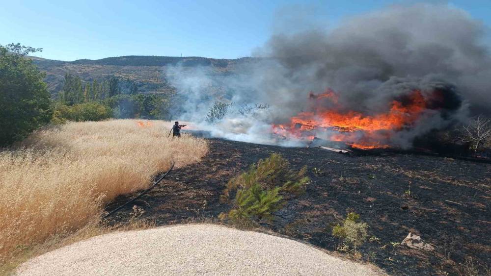 G&ouml;lbaşı&rsquo;nda  &ccedil;ıkan &ouml;rt&uuml; yangını kontrol altına alındı
