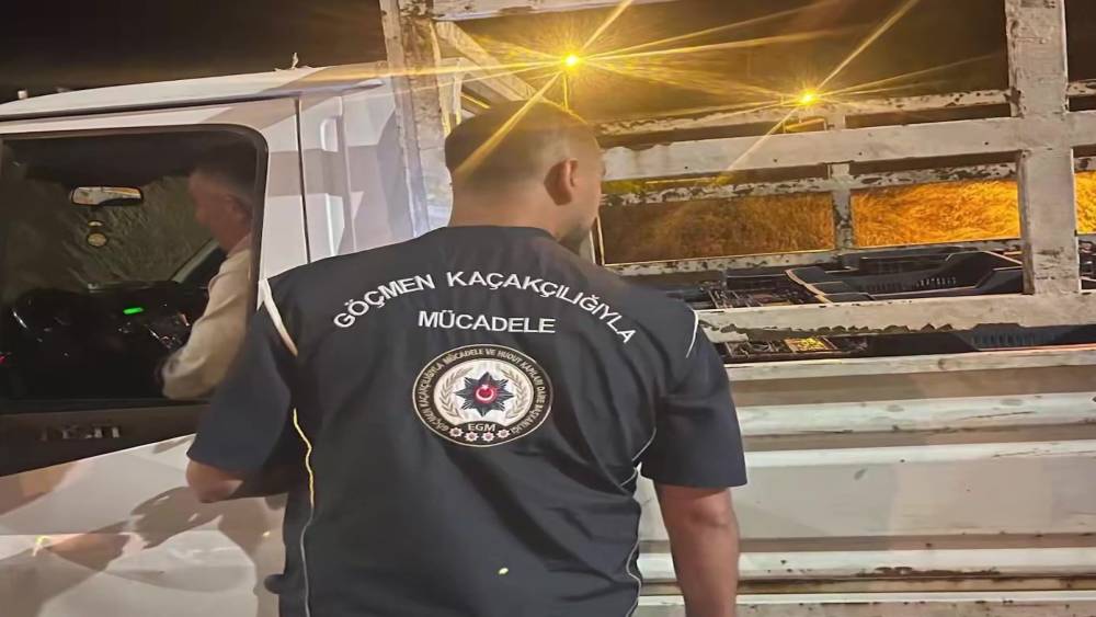 Bursa&rsquo;da g&ouml;&ccedil;men ka&ccedil;ak&ccedil;ılığı denetimi: 4 d&uuml;zensiz g&ouml;&ccedil;men yakalandı
