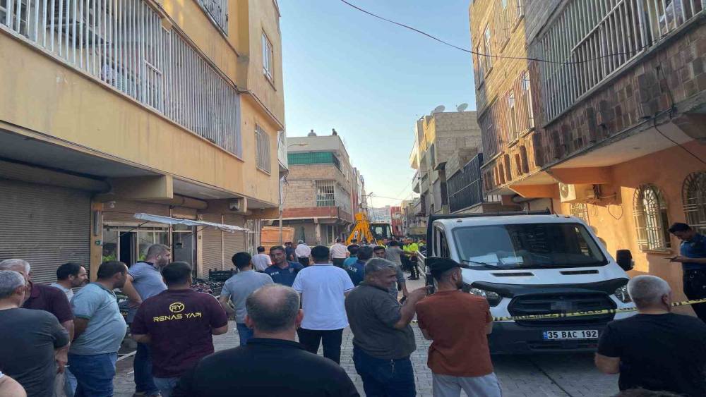 Kamyonun ezdiği k&uuml;&ccedil;&uuml;k &ccedil;ocuk hayatını kaybetti

