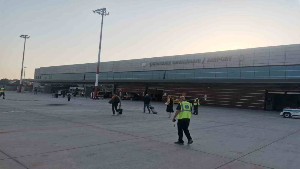 Br&uuml;ksel&rsquo;den gelen yolcu u&ccedil;ağı &Ccedil;anakkale Havalimanı&rsquo;na iniş yaptı
