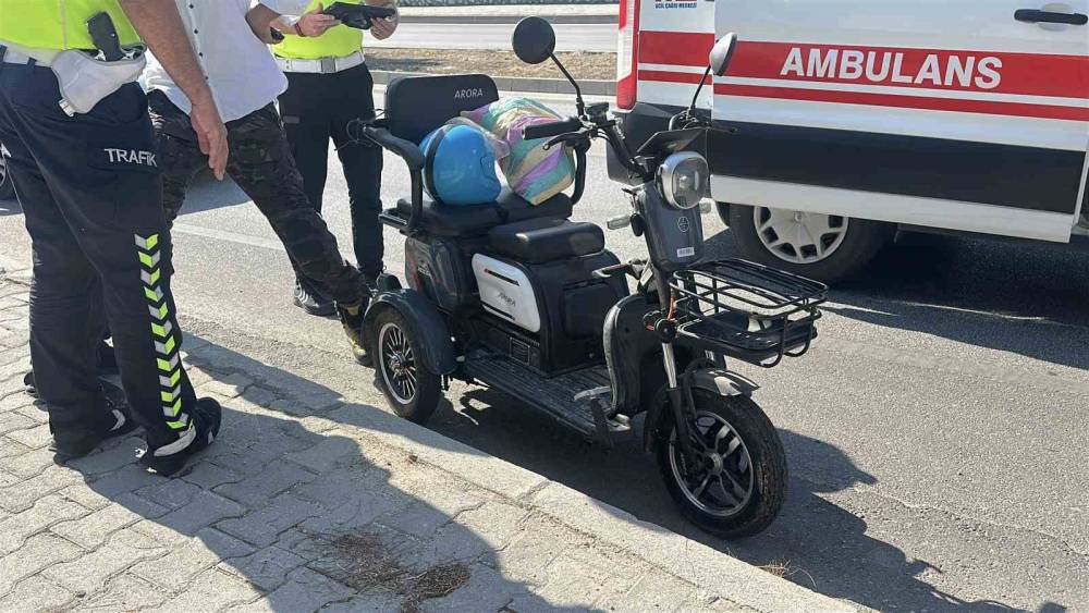 Burdur&rsquo;da devrilen 3 tekerlekli motosikletin s&uuml;r&uuml;c&uuml;s&uuml; yaralandı
