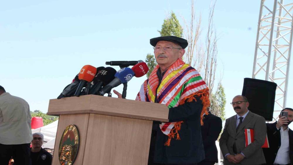 Kılı&ccedil;daroğlu Y&ouml;r&uuml;k etkinliğinde konuştu: "Y&ouml;r&uuml;k demek &ouml;zg&uuml;rl&uuml;k demektir"
