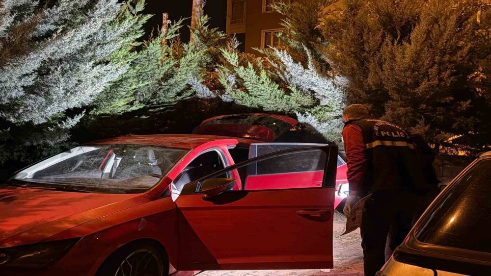 20 g&uuml;nd&uuml;r aradığı otomobil, arkadaşı tarafından &ccedil;alınmış: 1 g&ouml;zaltı
