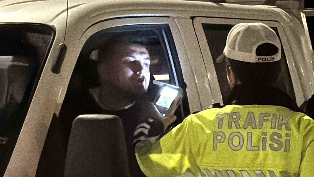Eskişehir&rsquo;de 100 polisin katıldığı asayiş ve trafik denetimleri
