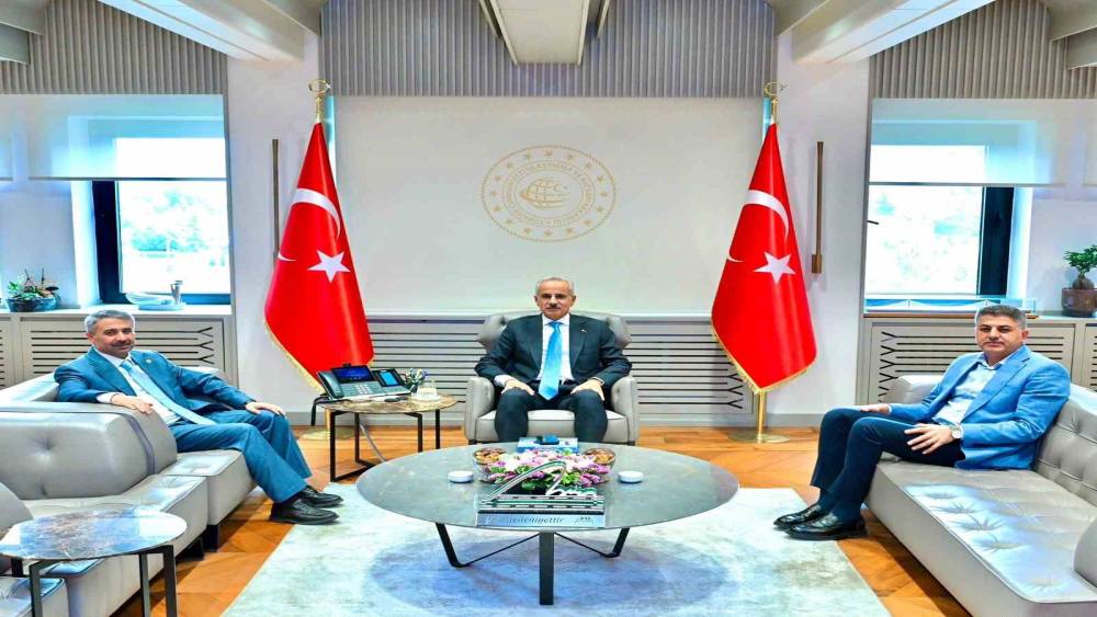 Milletvekili Alkayış: "Atat&uuml;rk Bulvarı&rsquo;nda 12 kilometrelik yan yollarımızı yeniliyoruz"
