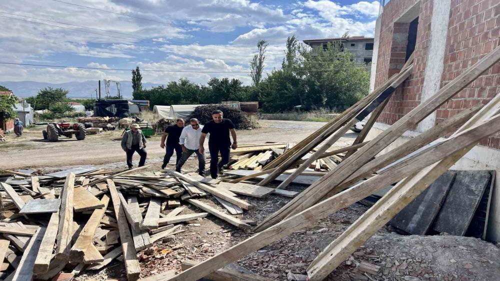 Ak&ccedil;adağ&rsquo;da cami inşaatı devam ediyor
