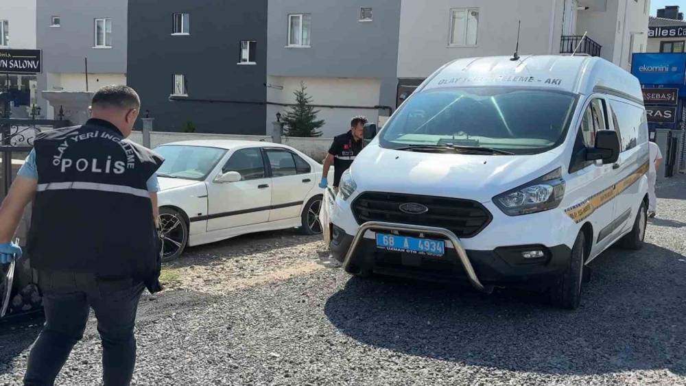 Şof&ouml;rlerin &lsquo;yolcu&rsquo; kavgasında silahlar ateşlendi
