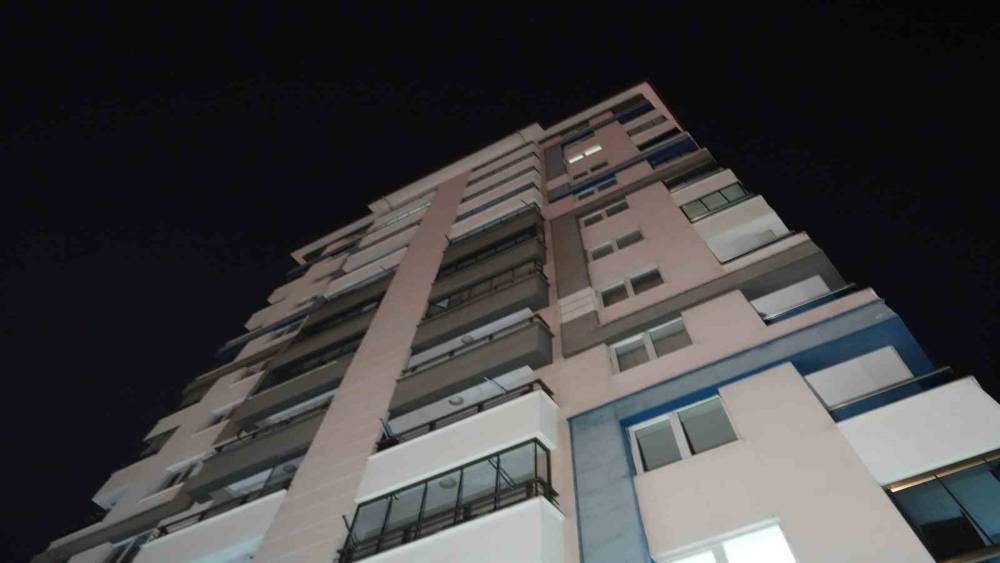 12. kattaki balkondan d&uuml;şen kadın hayatını kaybetti
