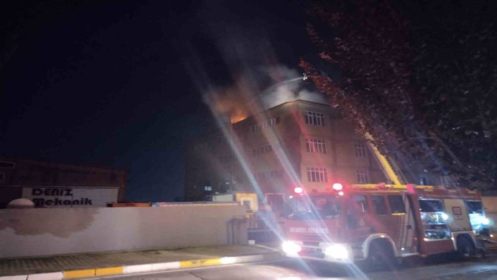 Tuzla&rsquo;da ayakkabı fabrikasında yangın
