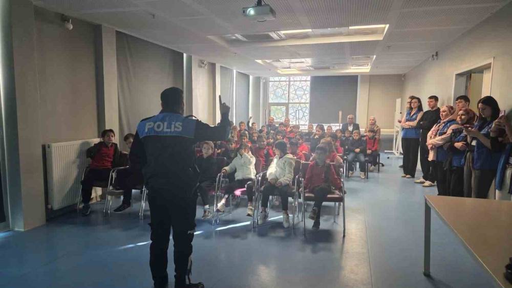 Bilecik&rsquo;te 48 &ouml;ğrenciye g&uuml;venlik ve akran zorbalığı eğitimi
