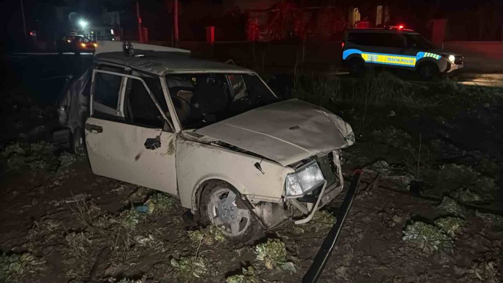 Polisin &rsquo;dur&rsquo; ihtarına uymayan otomobil tarlaya u&ccedil;tu: 1 yaralı

