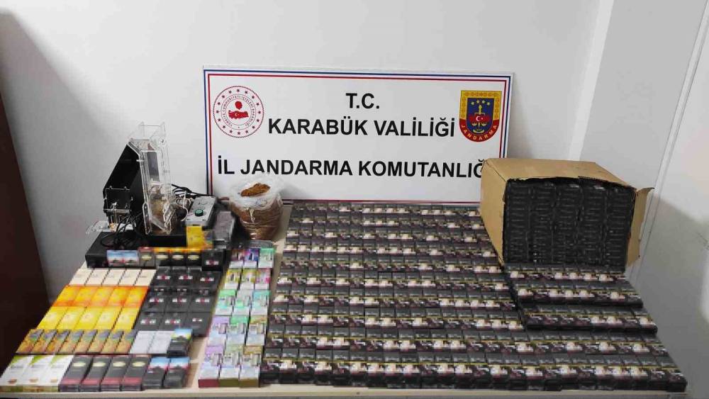 Karab&uuml;k&rsquo;te ka&ccedil;ak t&uuml;t&uuml;n ve sigara operasyonu
