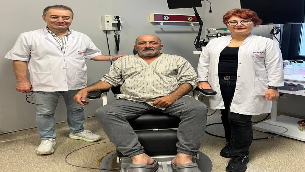 Dilindeki t&uuml;m&ouml;r 6 saatlik ameliyatla &ccedil;ıkarıldı
