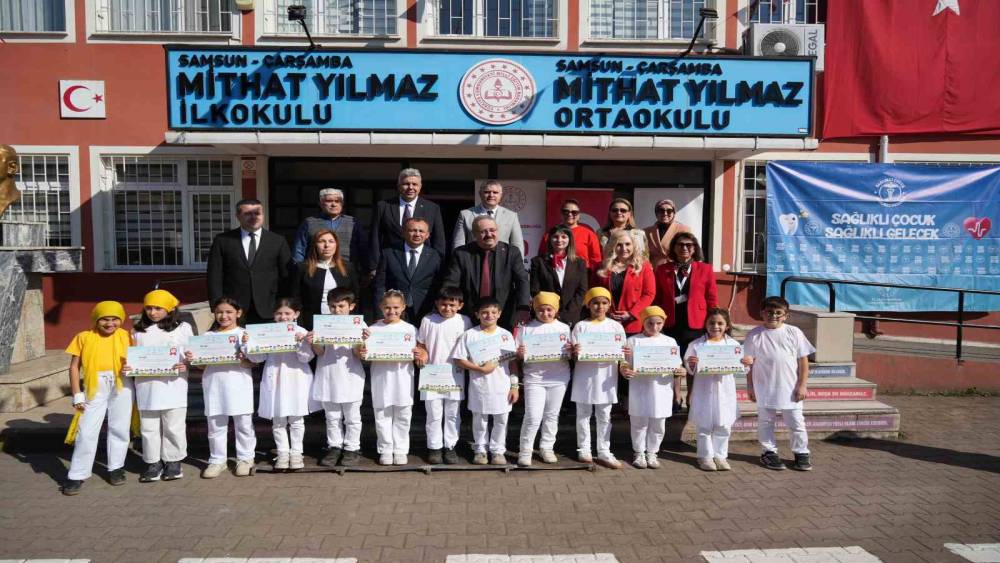 "Sağlıklı &Ccedil;ocuk, Sağlıklı Gelecek Programı": &Ouml;ğrenciler sağlık el&ccedil;isi oldu
